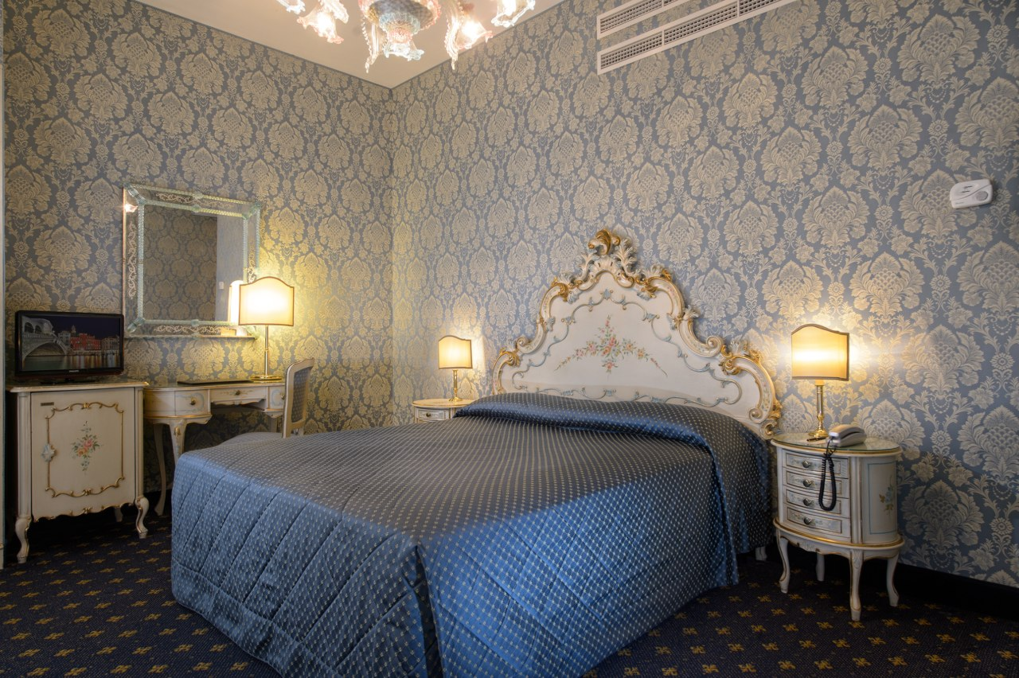 Classic, Double or Twin Bed