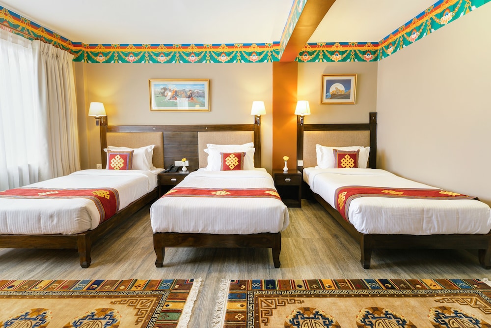 Hotel Lotus Gems 15/37