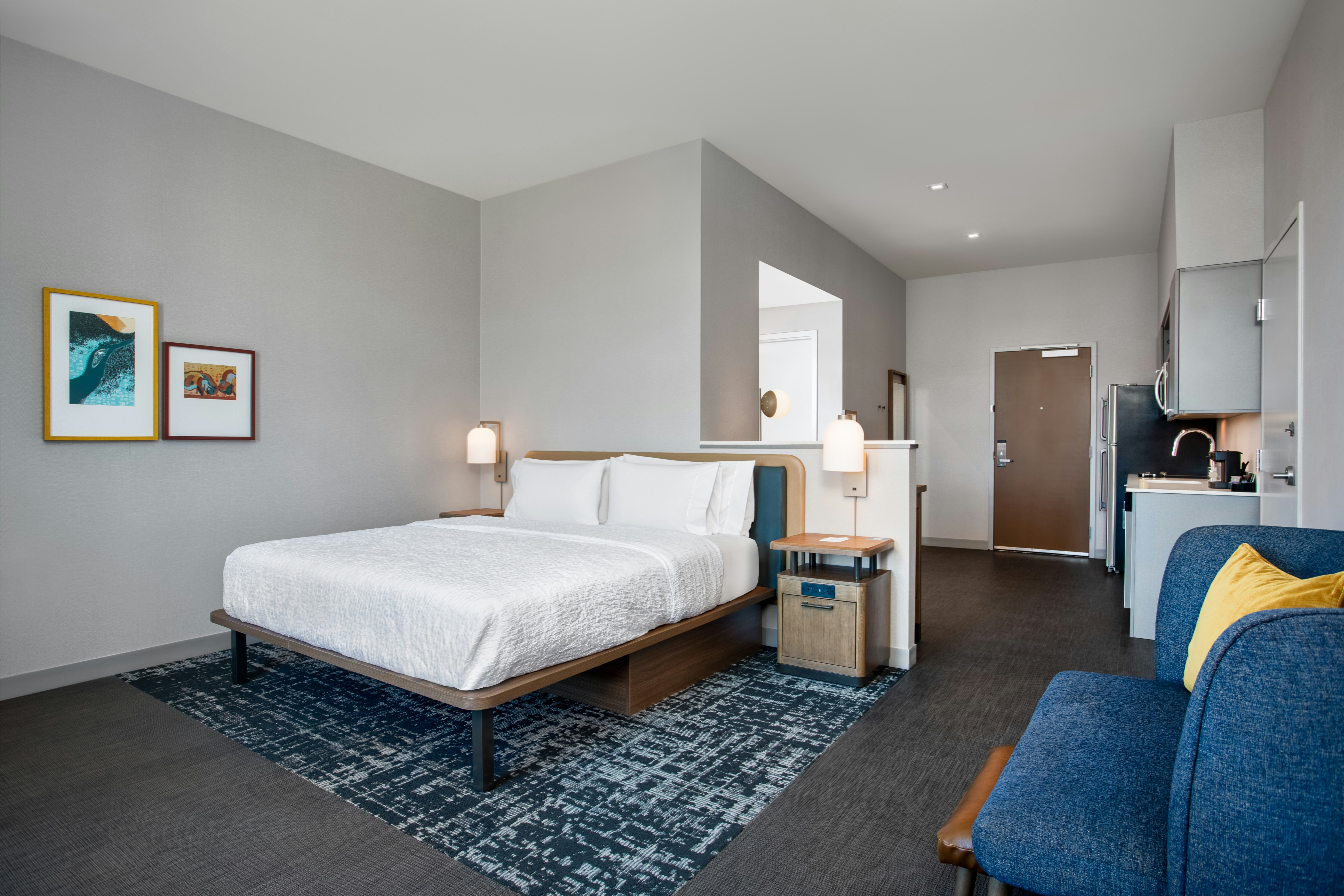 Efficiency, Suite, King Bed