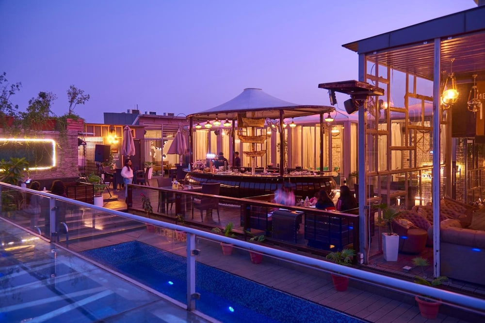 P L Palace Lords Inn Agra 4/60
