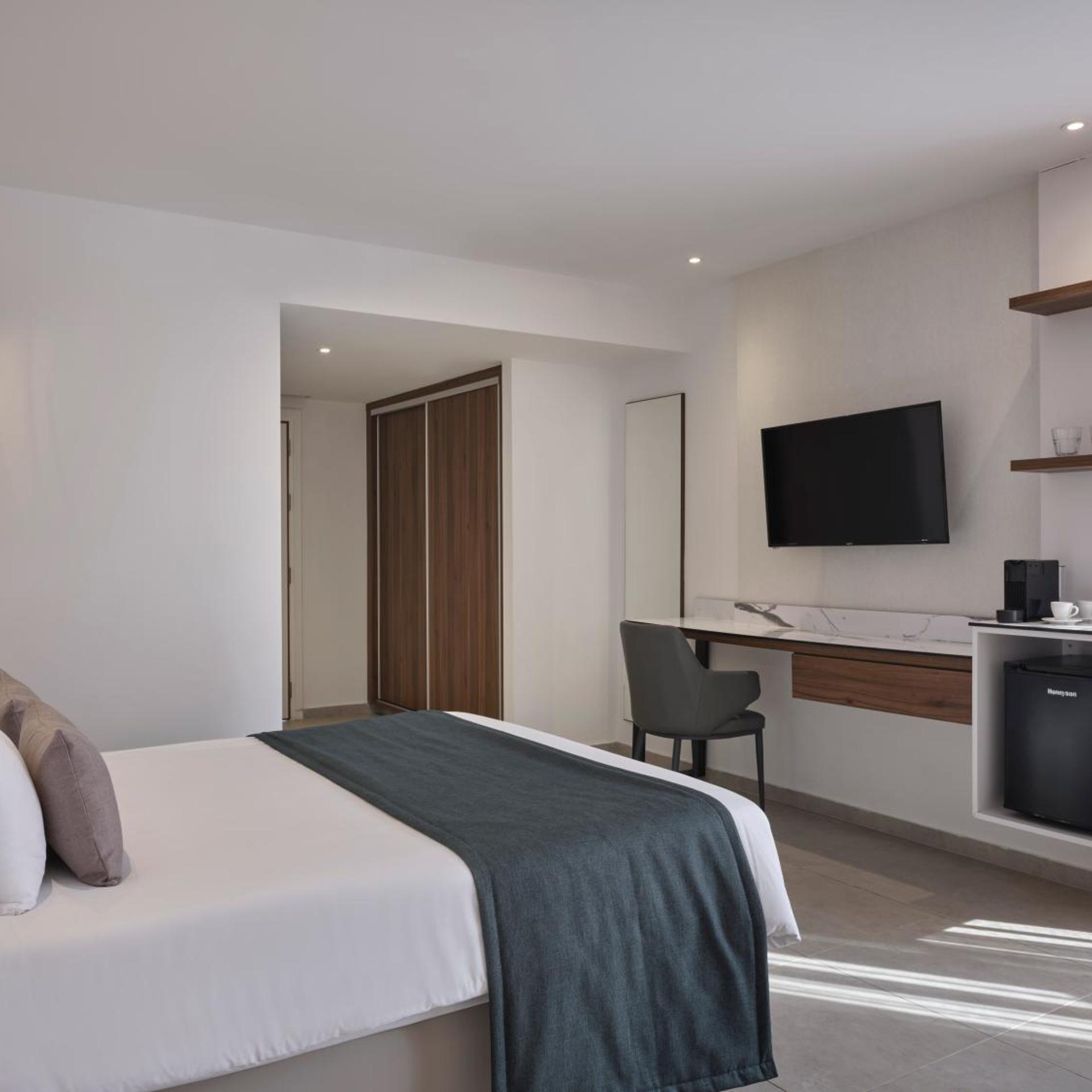 Superior, Double Bed, Inland View