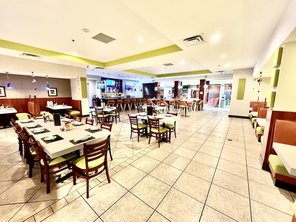 Holiday Inn Toledo-Maumee(I-80/90) 40/58