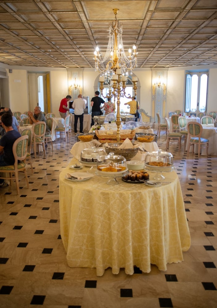 Villa Tuscolana Park Hotel 66/77
