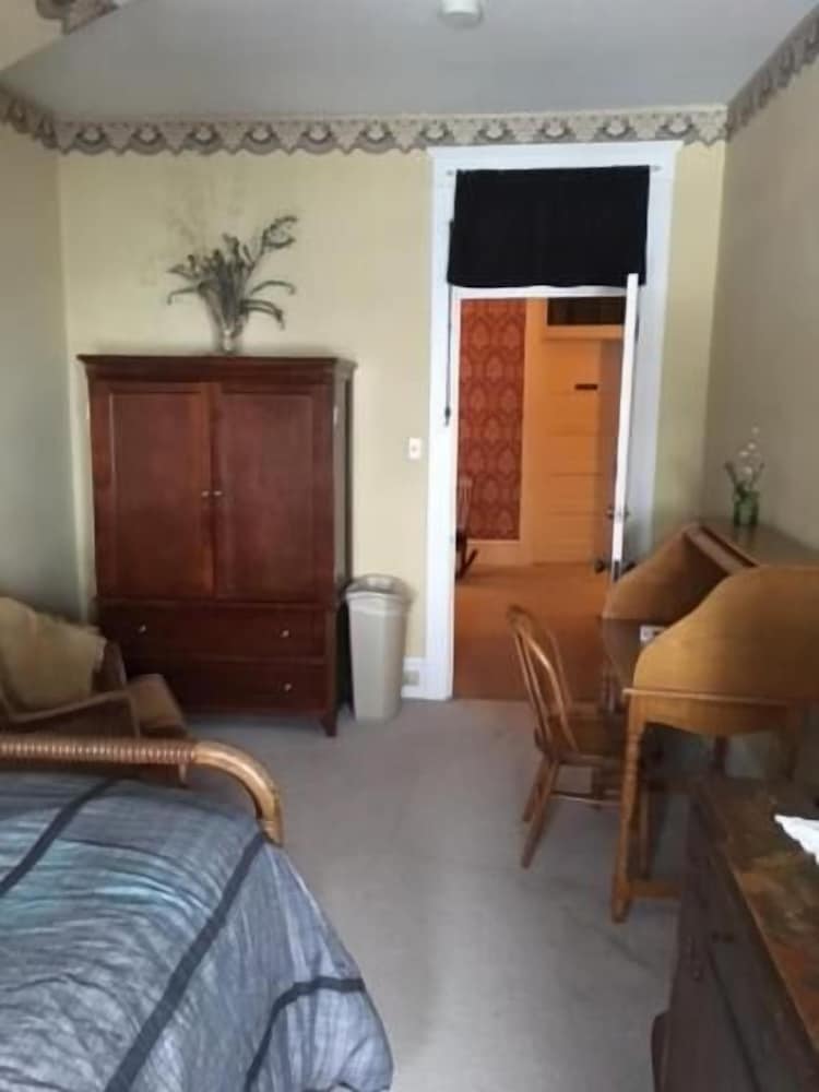 Victorian Charm Inn 28/47