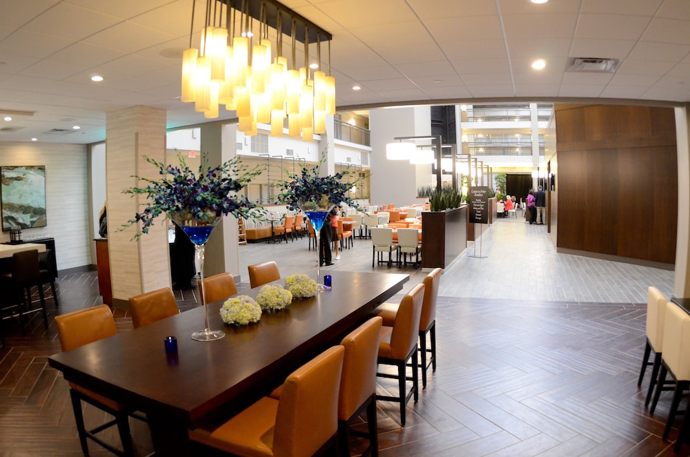 Embassy Suites by Hilton Cincinnati Northeast Blue Ash 37/54