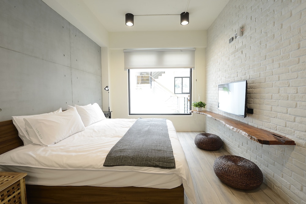 Sun Moon Inn 27/73