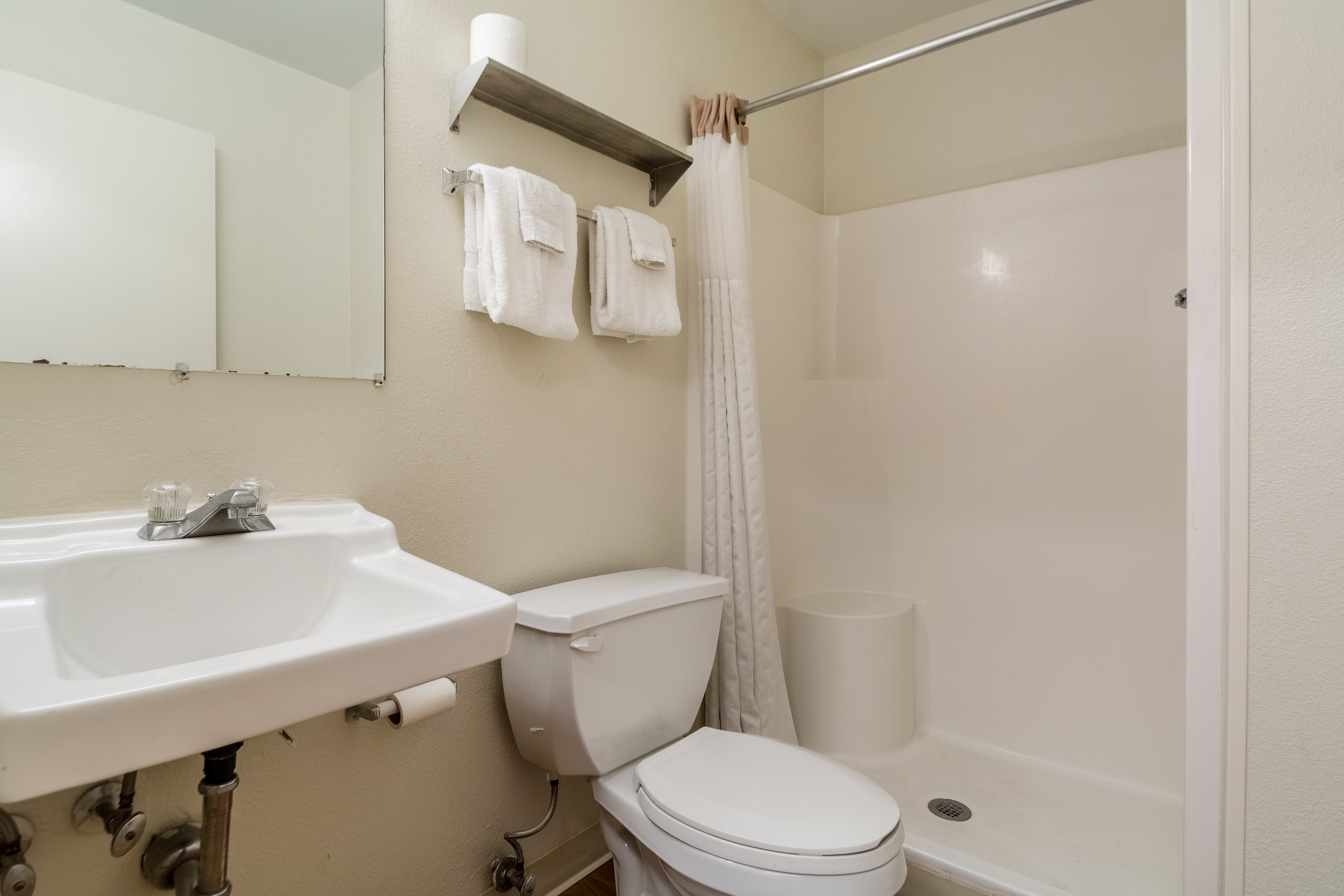 HomeTowne Studios by Red Roof Denver - Lakewood West 39/42