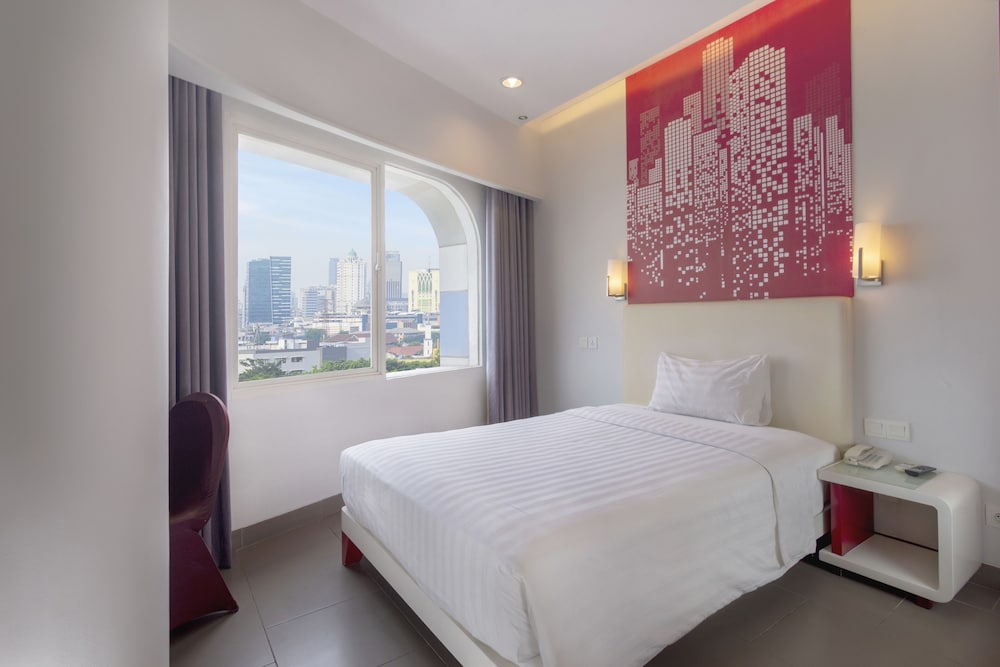 Blue Sky Hotel Petamburan 12/25