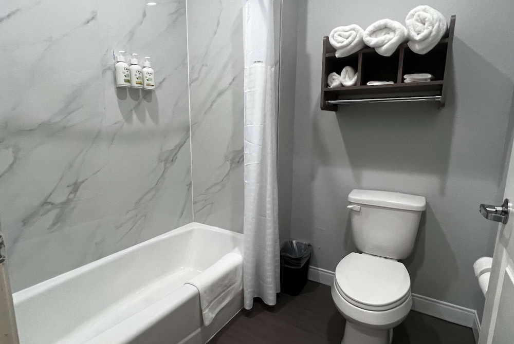 Baymont by Wyndham Freeport Texas 44/50