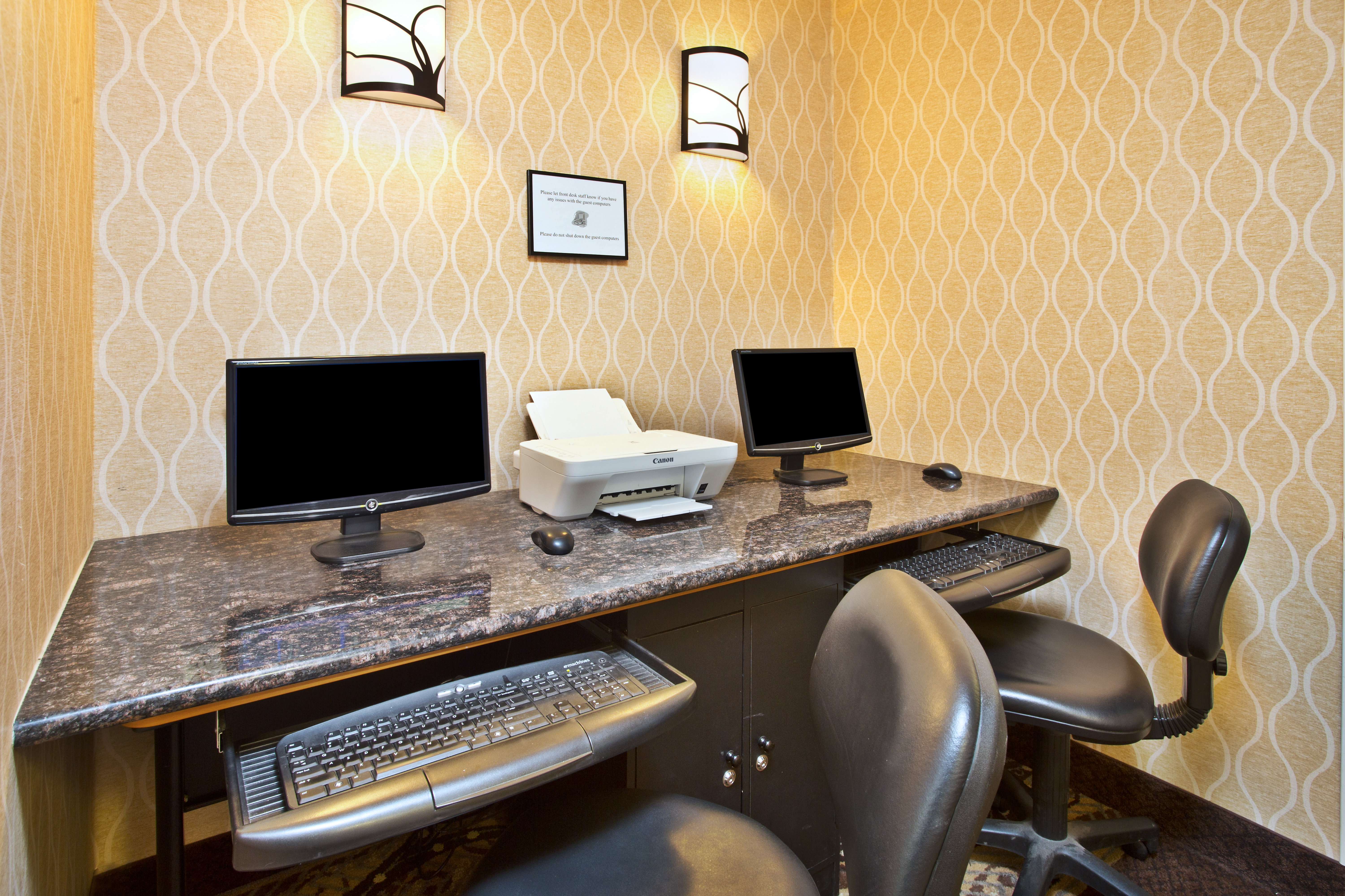 Holiday Inn Express Hotel Suites Harrington 48/52