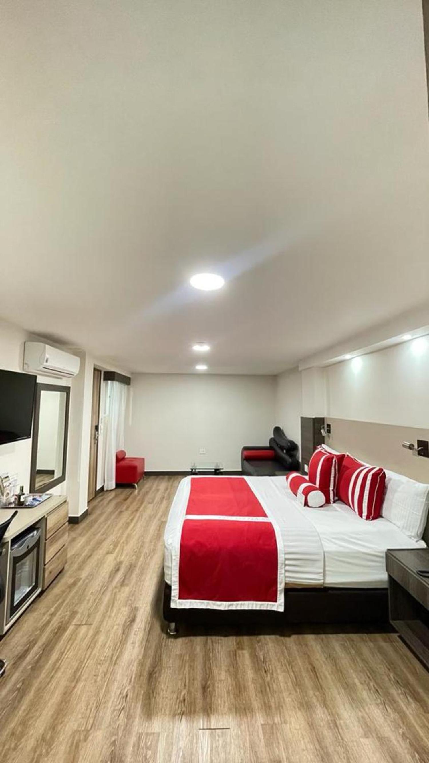 Junior Suite, King Bed