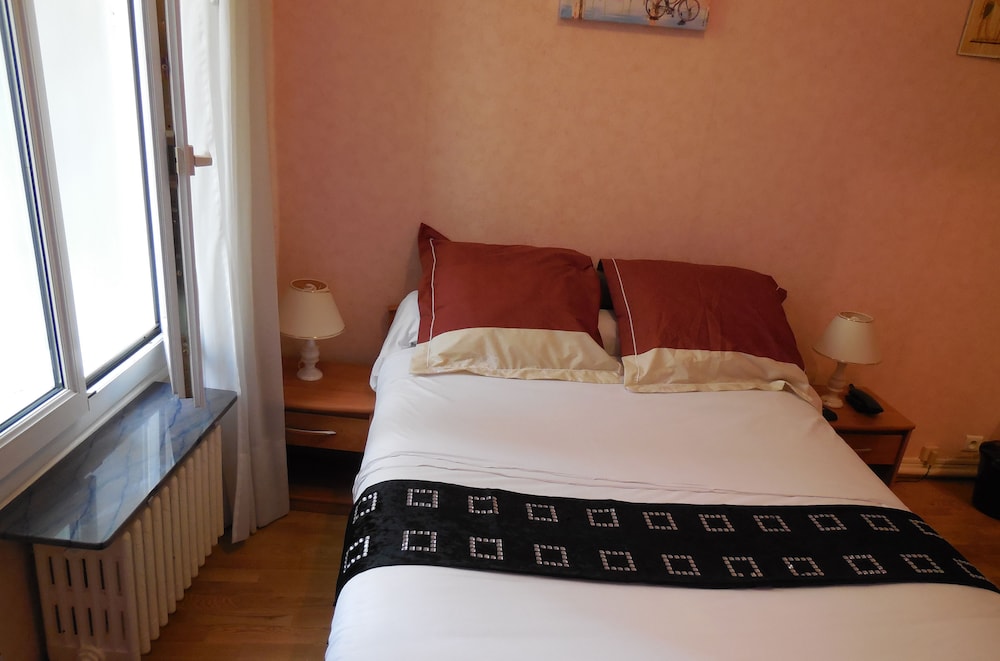 ROOM, DOUBLE BED