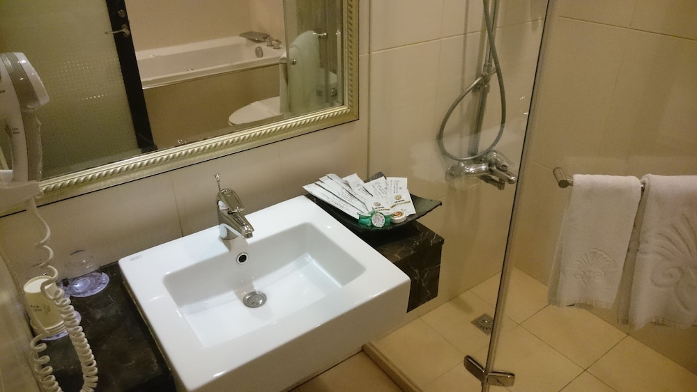 MRT Hotel 18/59