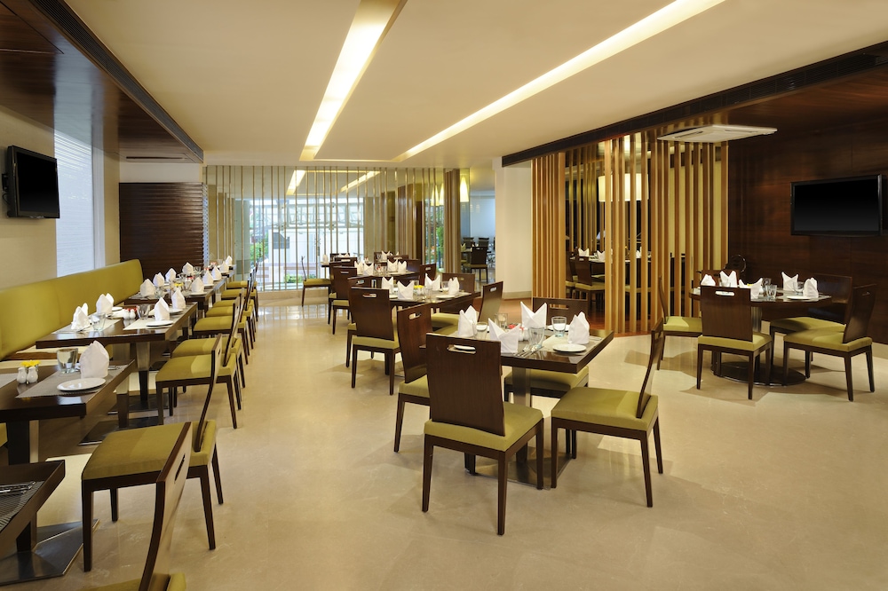 Four Points By Sheraton Ahmedabad 32/41