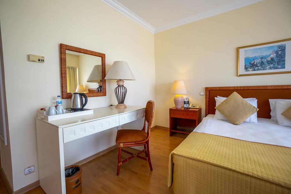 Presa Di Finica Hotel and Suites 5/50