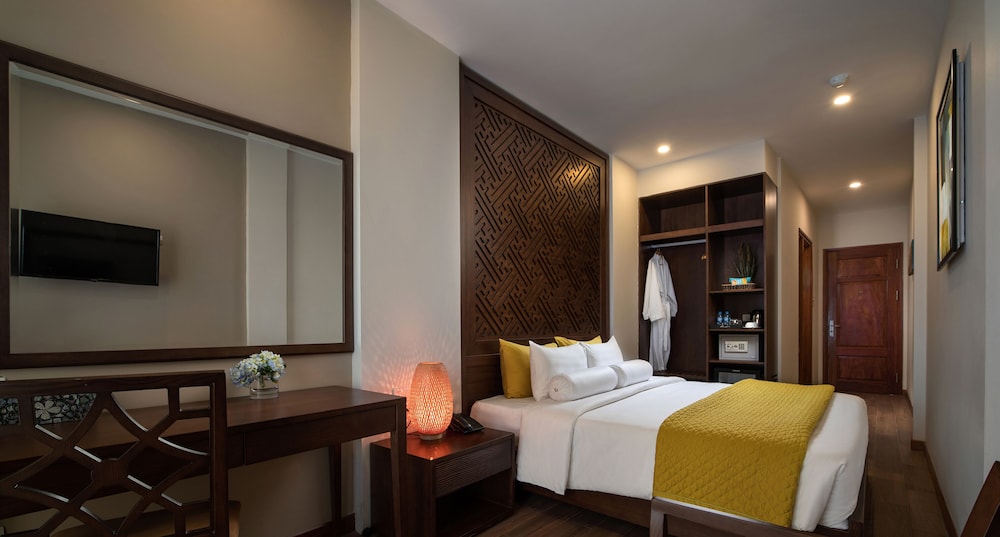 Hanoi Lakeside Premium Hotel 12/31