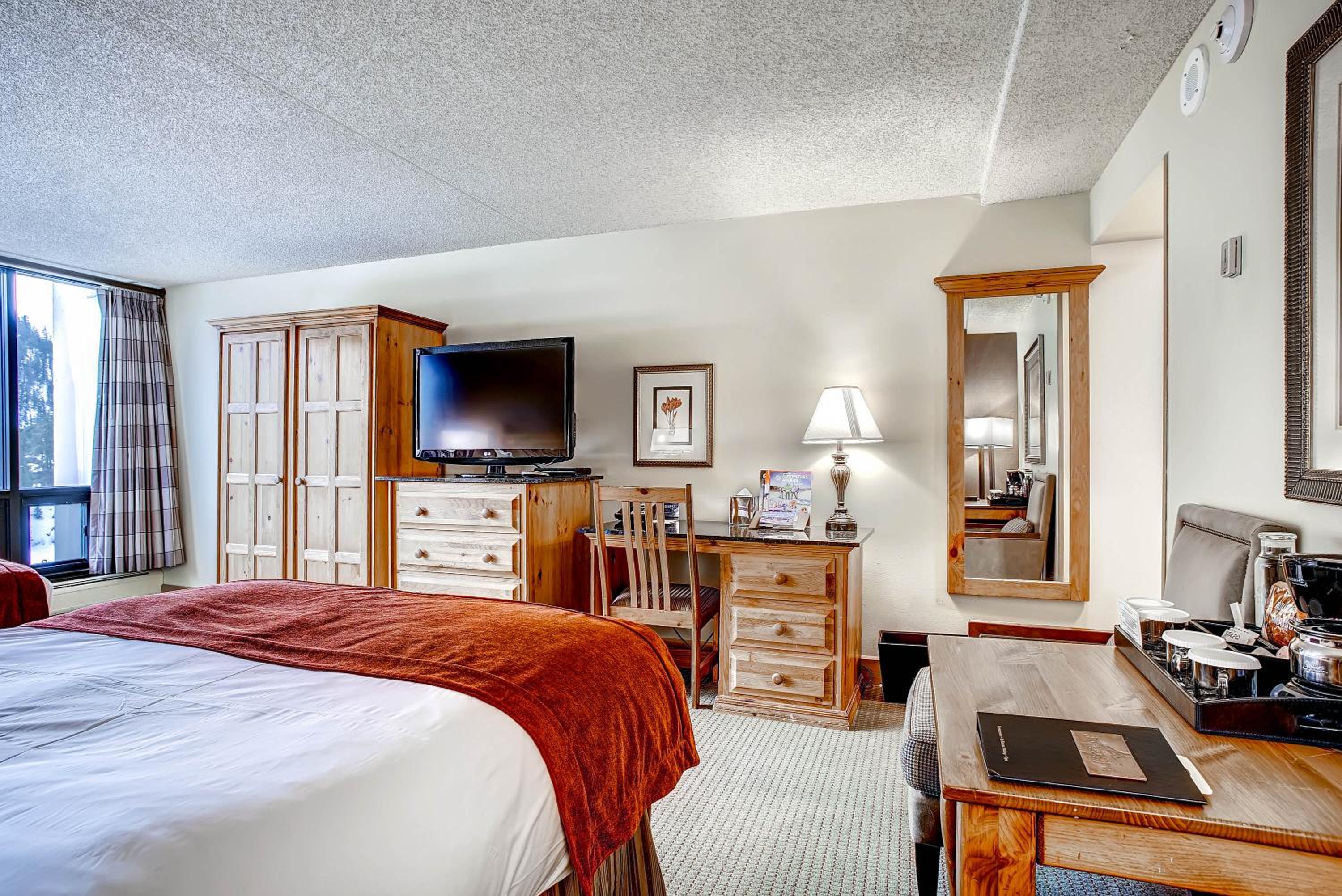 Lodge, Queen Bed
