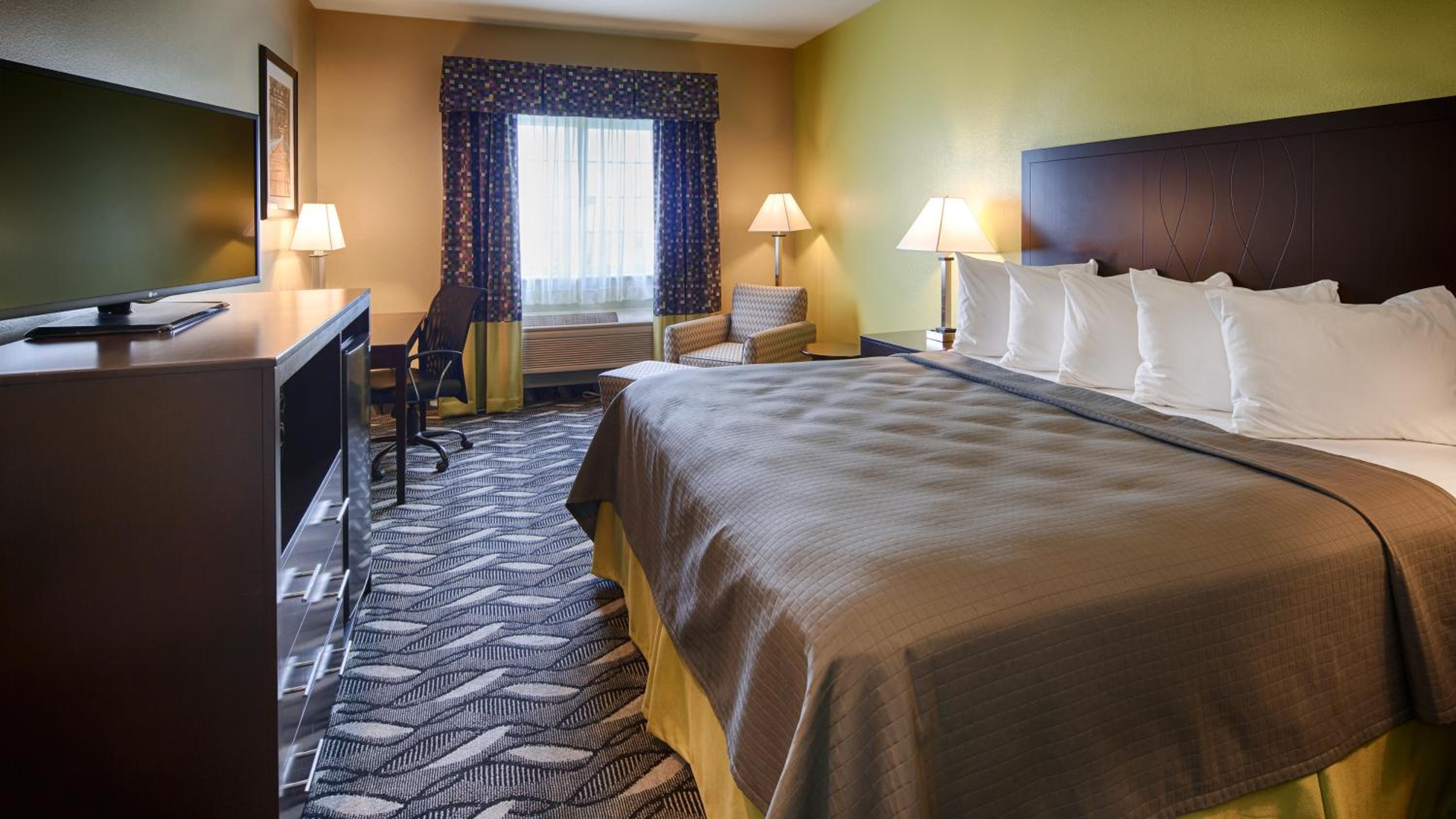 Room, King Bed, Bathtub, Accessible