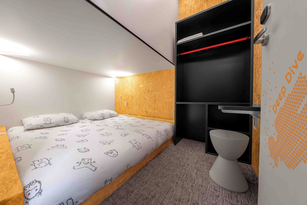 CABIN, DOUBLE BED, SHARED BATHROOM, LOW FLOOR