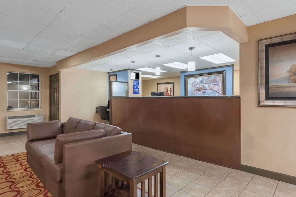 Days Inn by Wyndham Perryville 3/44