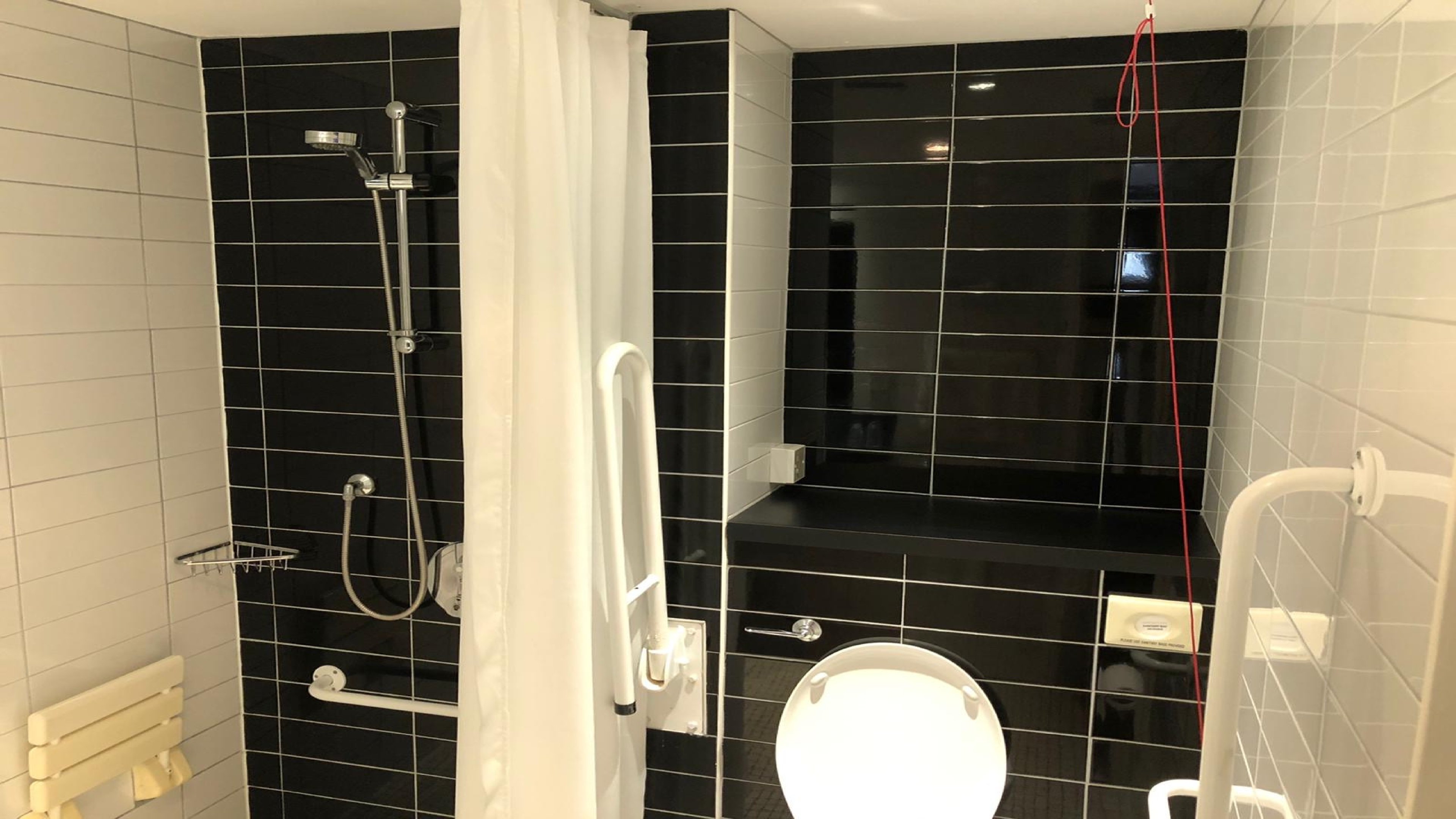 Holiday Inn Express Glenrothes 69/70