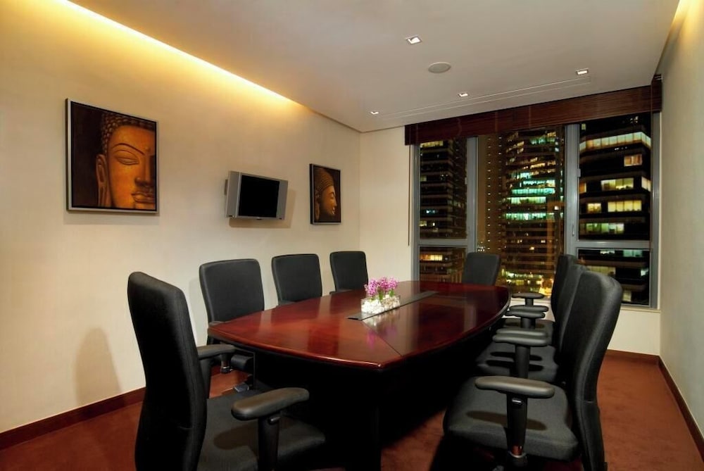 Lan Kwai Fong Hotel 52/54