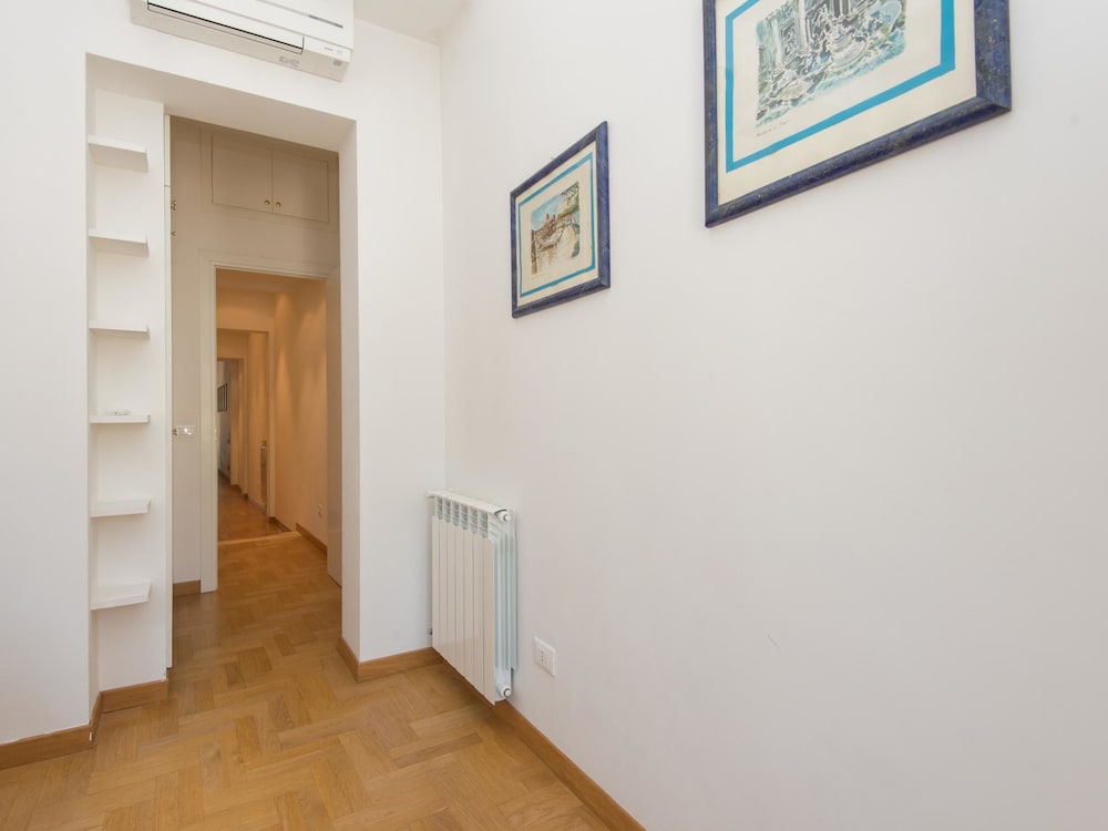 RSH Trevi Fountain Luxury Apartment 15/39