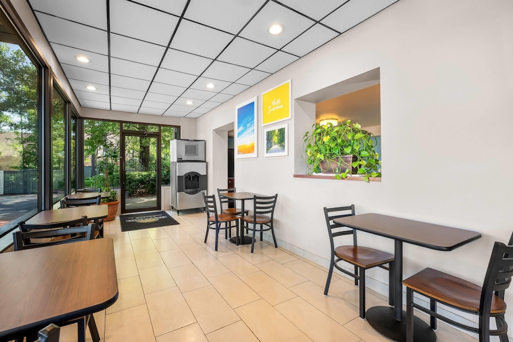 Days Inn by Wyndham Hoover Birmingham 45/56