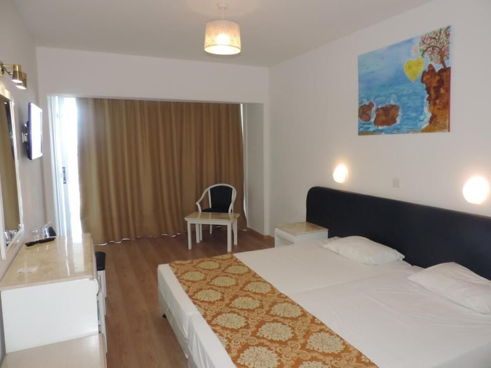 SUPERIOR, DOUBLE OR TWIN BED