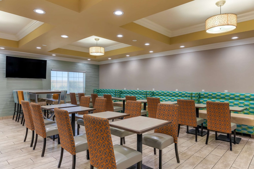 Best Western Plus Wasco Inn & Suites 53/63