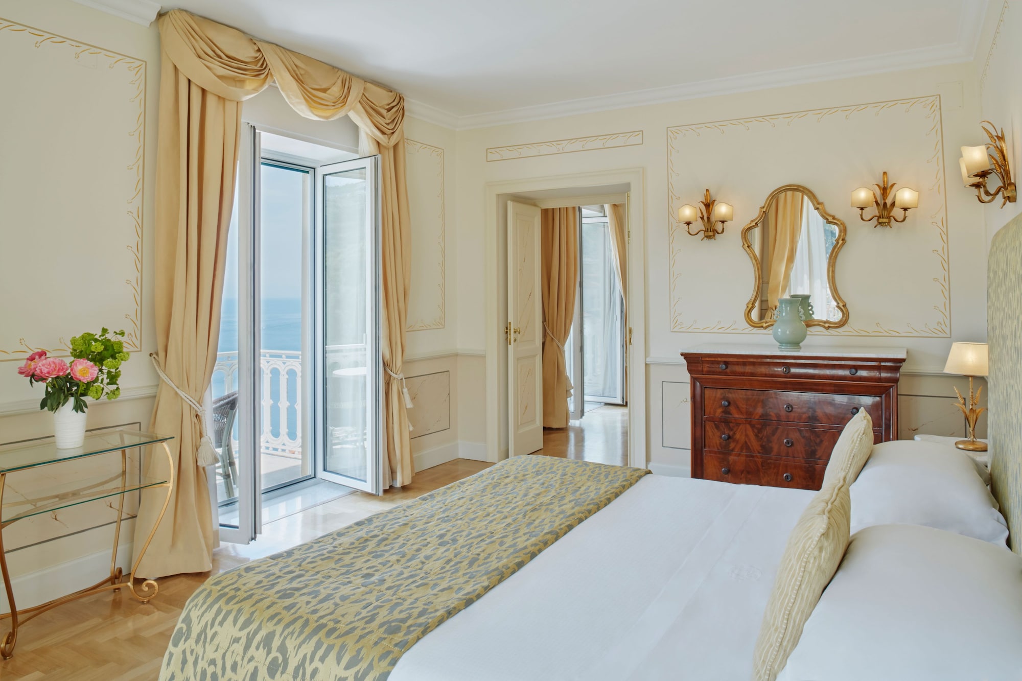 JUNIOR SUITE, SUPERIOR, SIDE SEA VIEW