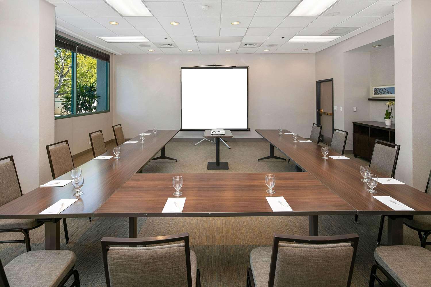 Country Inn and Suites by Radisson San Diego North CA 25/31