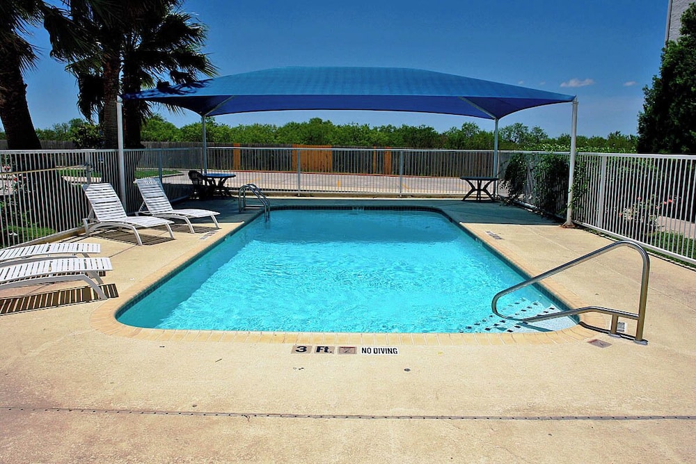 Motel6 San Antonio, TX - Downtown - Alamo Dome 48/54