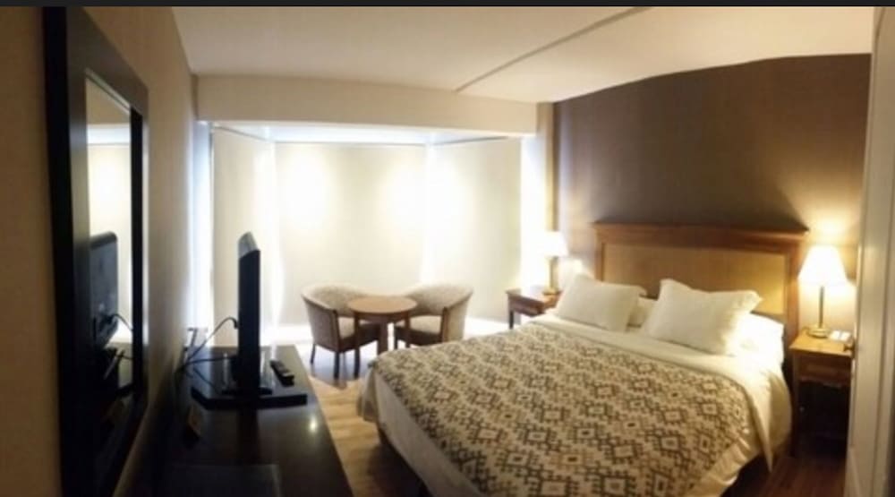 Standard, Double Bed, Partial Lake View