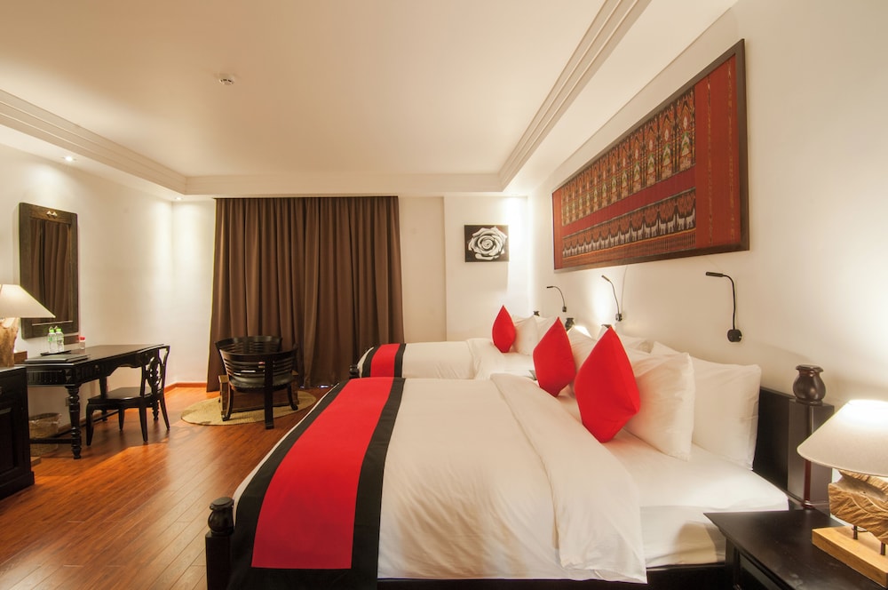 La Rose Suites 11/50