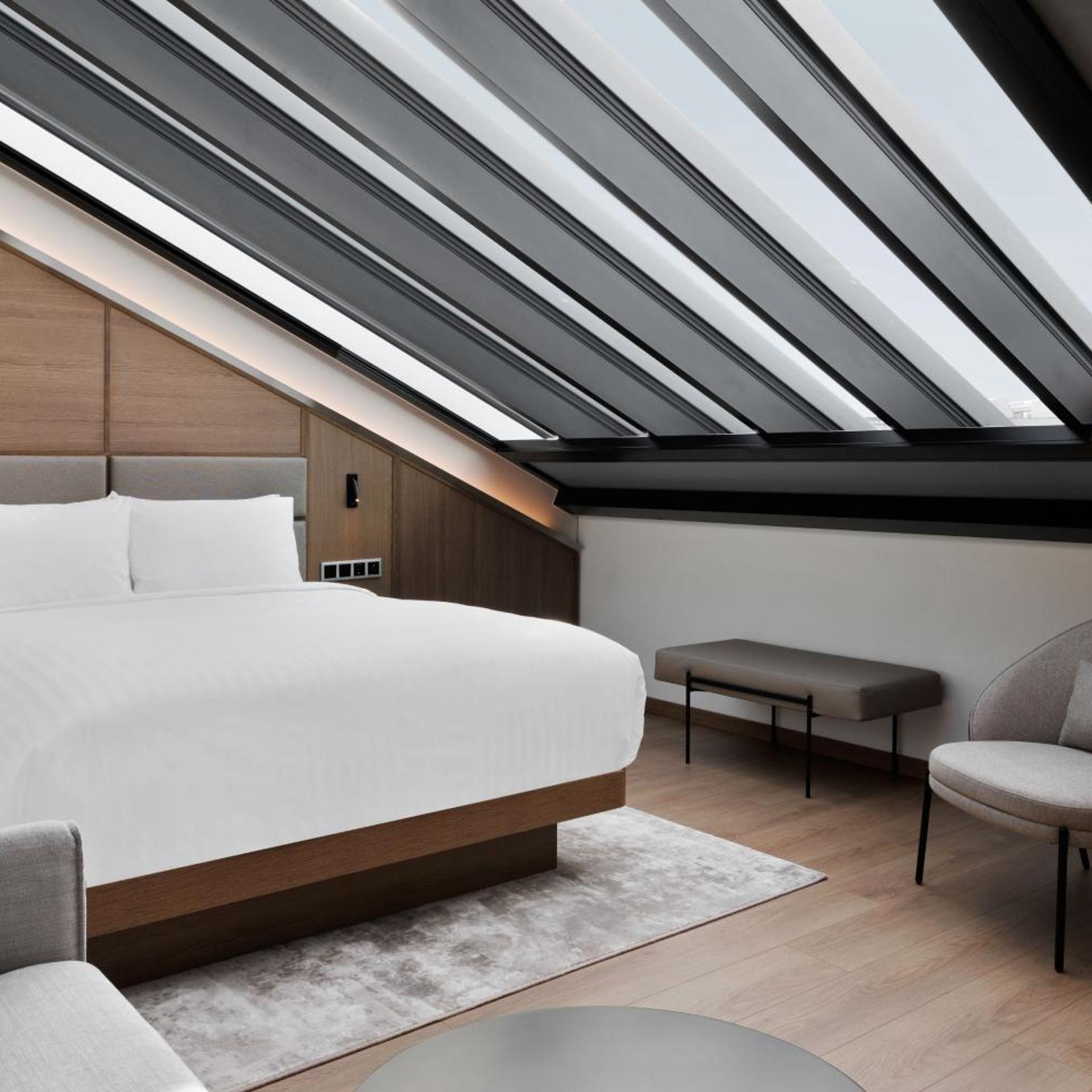 Junior Suite, King Bed, Attic