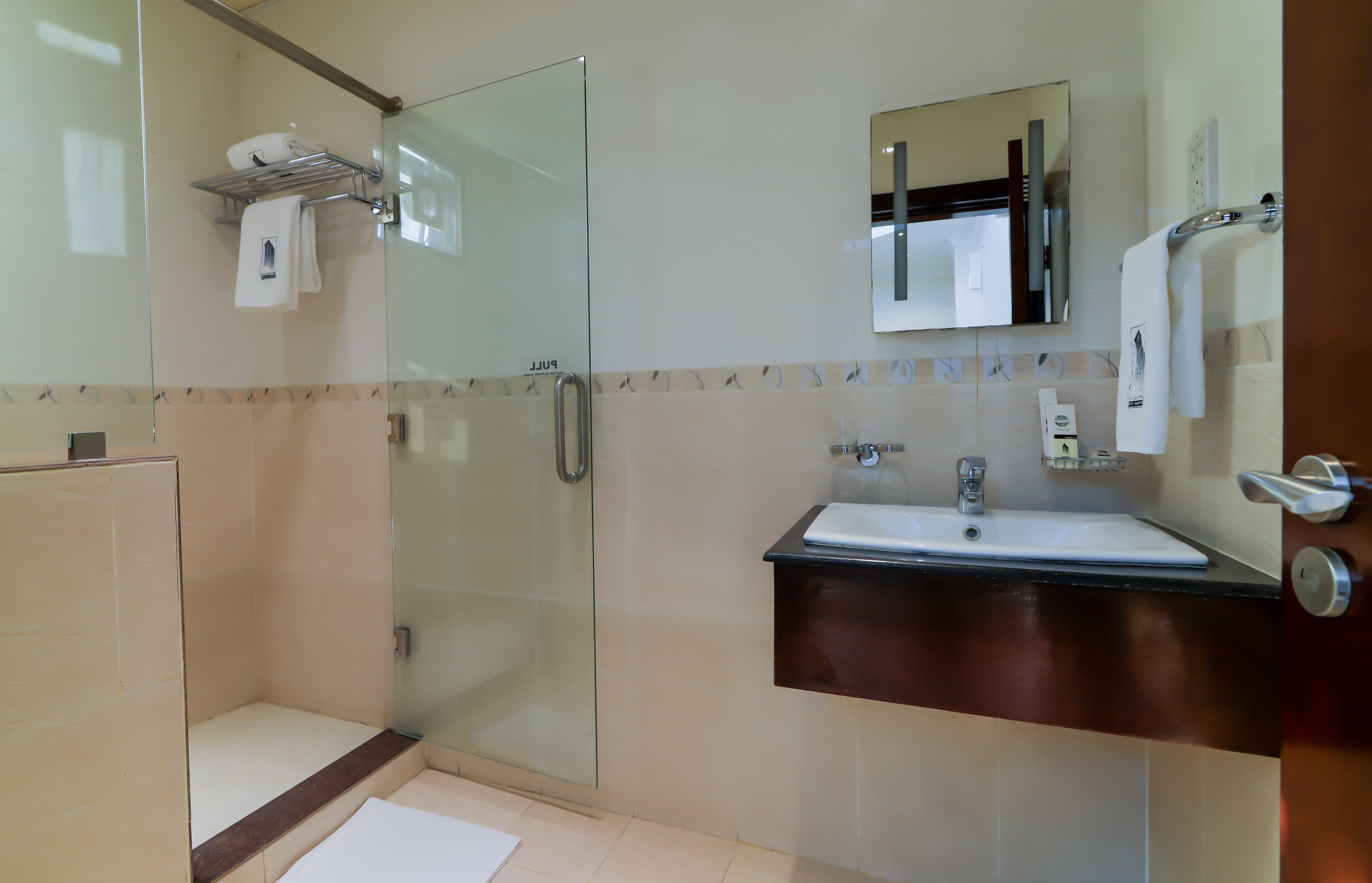 Tanzanite Executive Suites 40/40