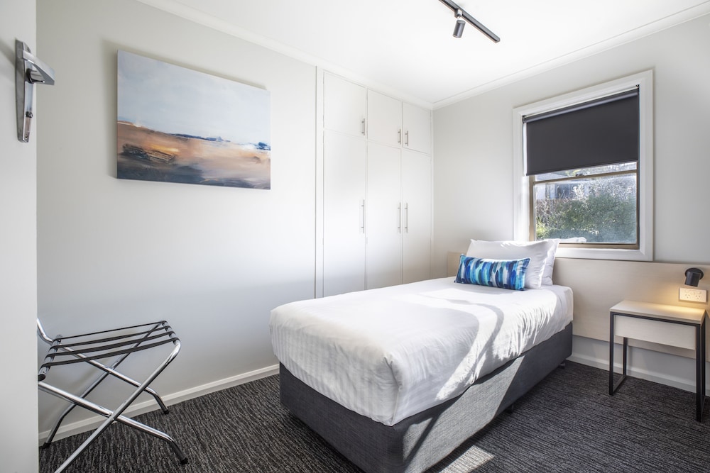 3 BEDROOMS, APARTMENT