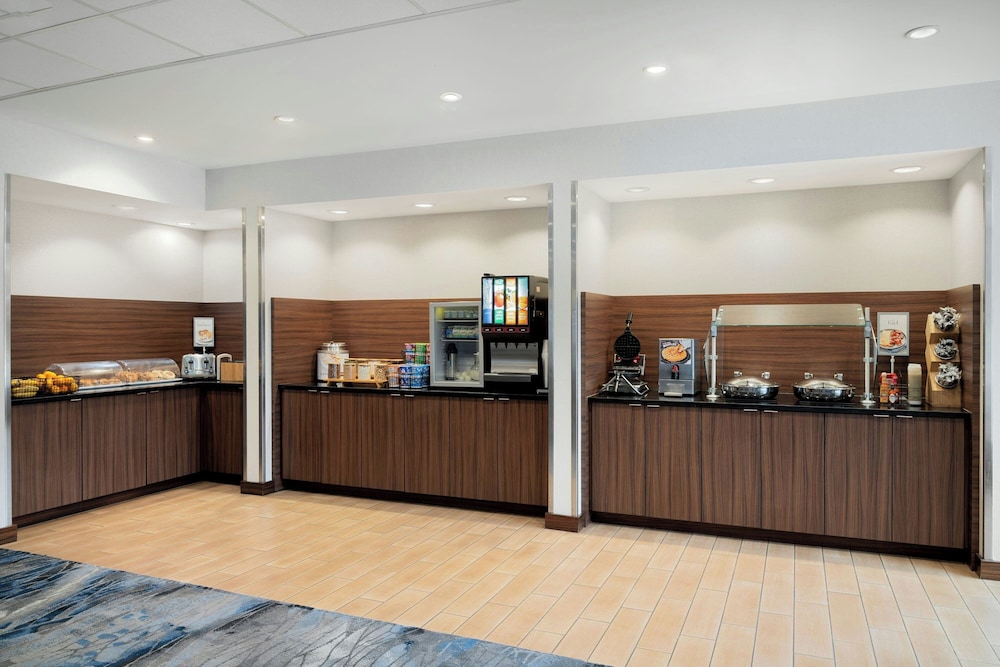 FAIRFIELD INN & SUITES CINCINNATI UPTOWN/UNIVERSITY AREA 8/50