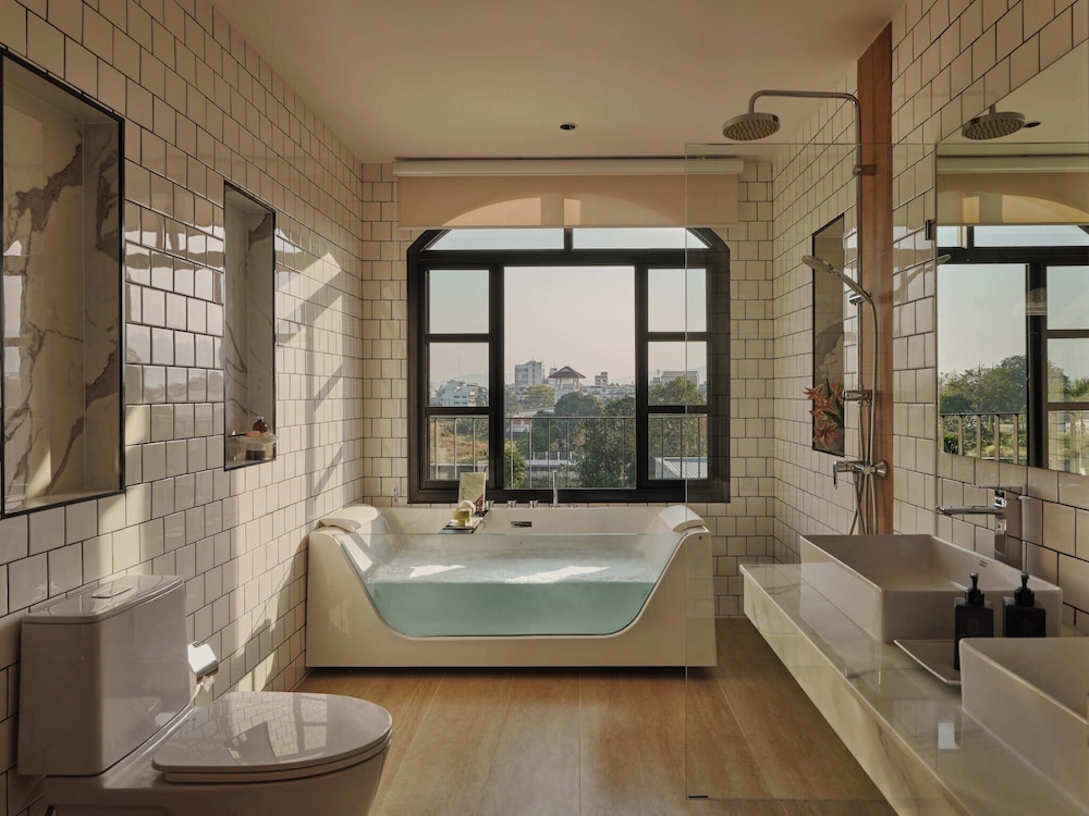 جناح عائلي بسرير كينج بإطلالة على الجبل بشرفة، The Motifs Eco Hotel 5/7