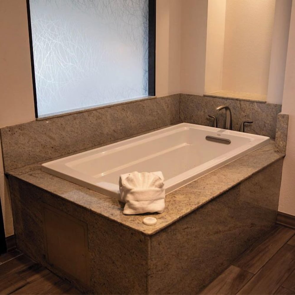 The Hotel at Black Oak Casino Resort 25/29