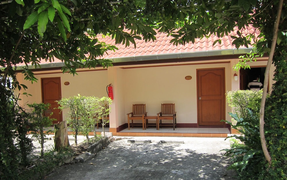 Oasis Resort 6/21