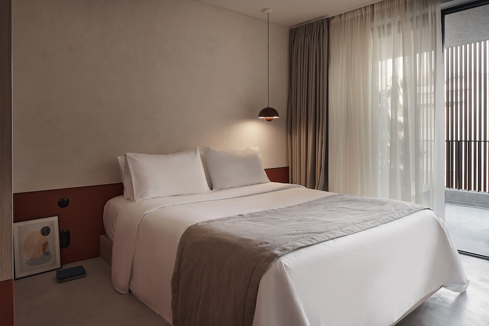 2 BEDROOMS, GRAND, SUITE