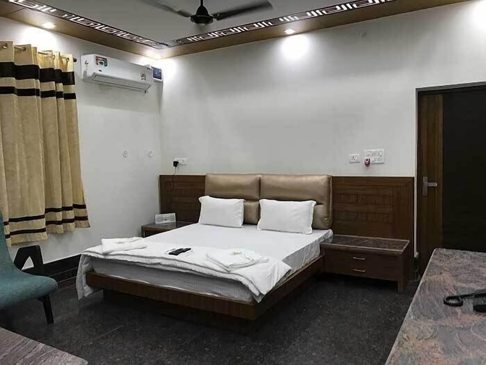Hotel Stay At Green View 11/47