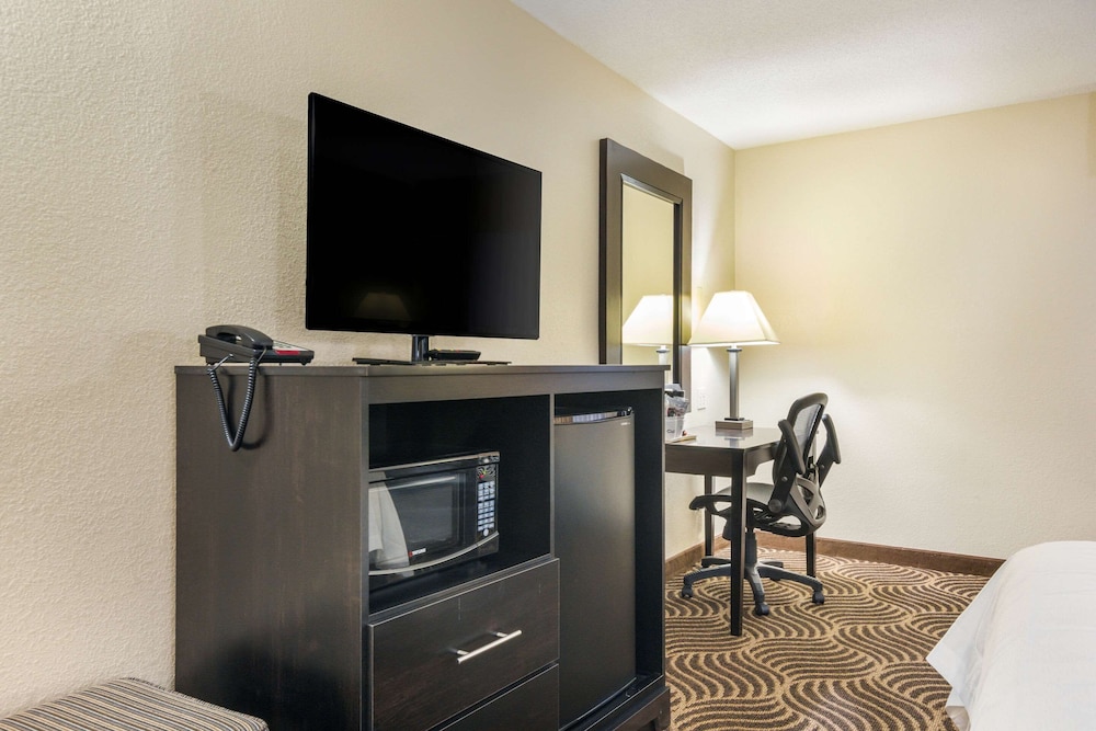 Quality Inn and Suites Florence Cincinnati South 36/48