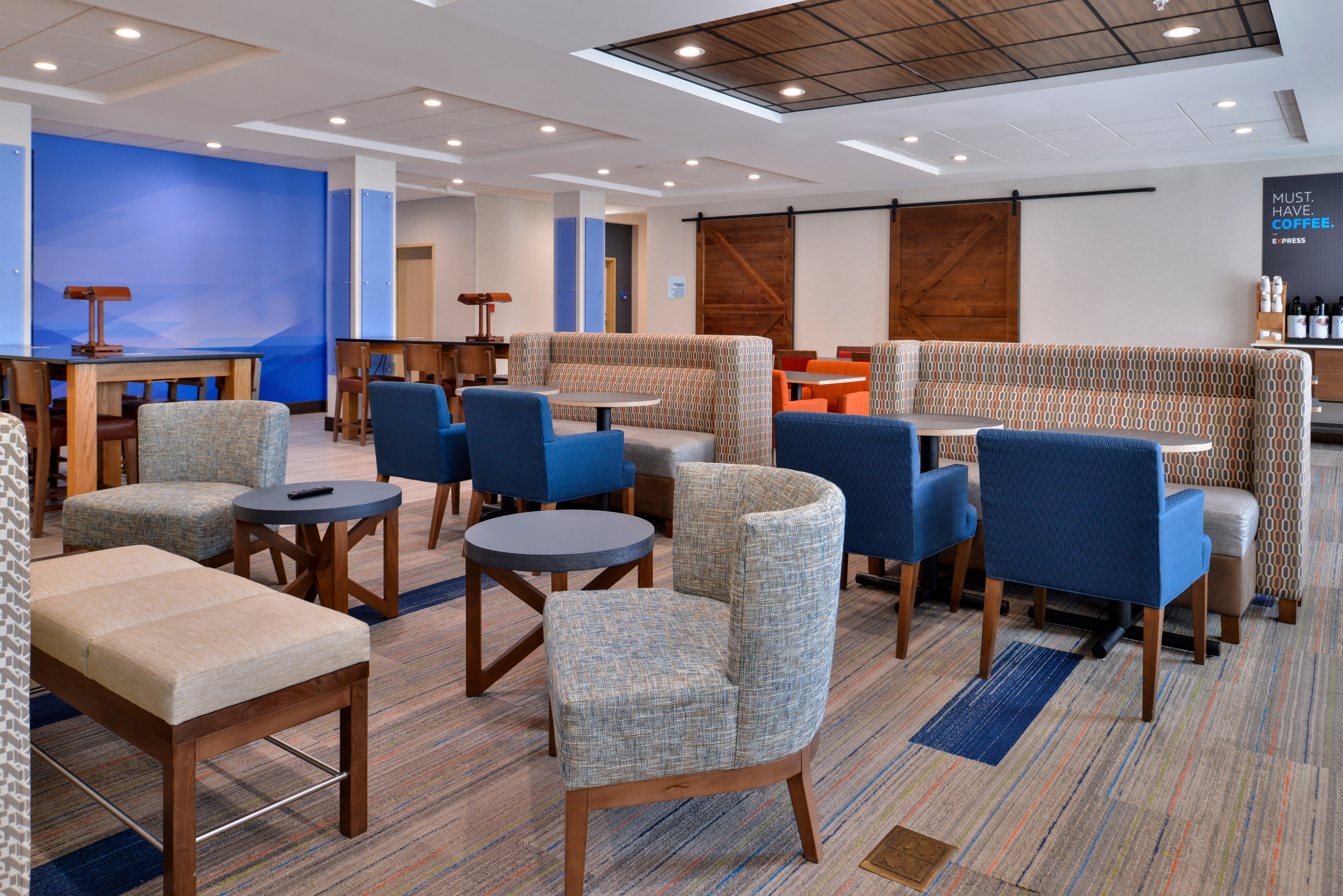 Holiday Inn Express Suites Cincinnati Mason 34/49