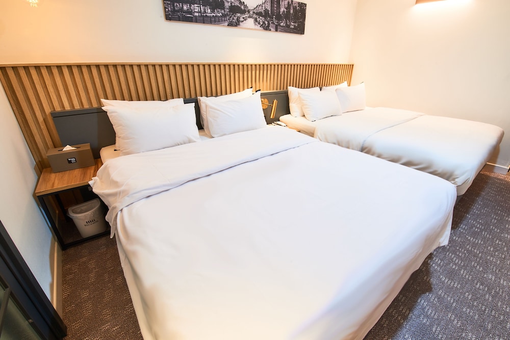 West In Hotel 14/50