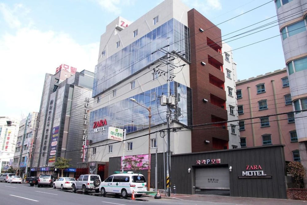 Zara Motel 63/68