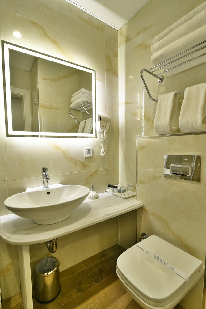 Istanbul Life Hotel 33/36