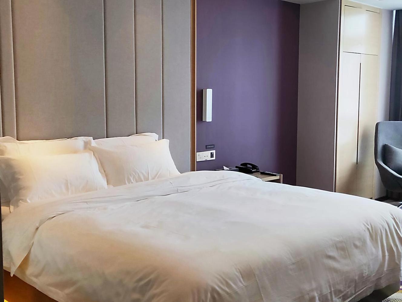 IU Hotel (Nanchang West Railway Station Square) 14/38